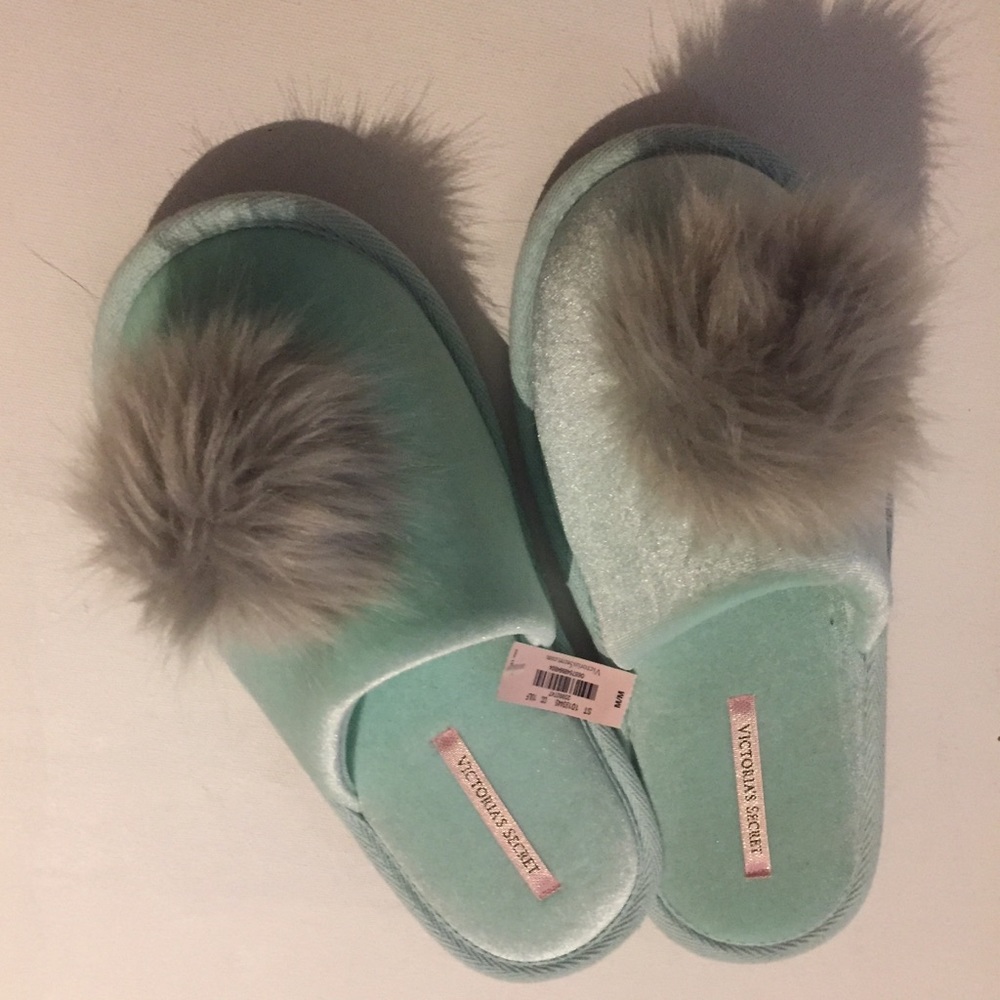 Victoria Secret Nwt pompom slippers home green